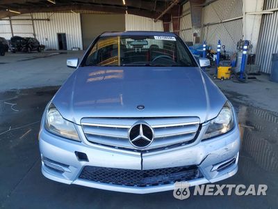 Piąte zdjęcie samochodu w środku: 2013 MERCEDES-BENZ C 250 VIN:WDDGF4HBXDA866837 - miniatura