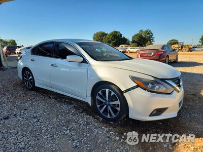 Czwarte zdjęcie samochodu z boku: 2017 NISSAN ALTIMA 2.5 SR VIN:1N4AL3AP7HC161518 - miniatura