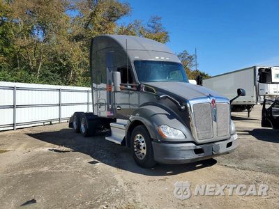 Czwarte zdjęcie samochodu z boku: 2020 KENWORTH T680 SEMI TRUCK VIN:1XKYDK9X1LJ402860 - miniatura