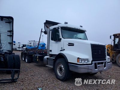 Czwarte zdjęcie samochodu z boku: 2016 VOLVO VHD ROLL-OFF CONTAINER TRUCK VIN:4V5KC9DF9GN966671 - miniatura