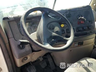 Zdjęcie 8 z 12 samochodu: 2016 FREIGHTLINER CASCADIA VIN:3AKBGDDVXGSHD6210 - miniatura