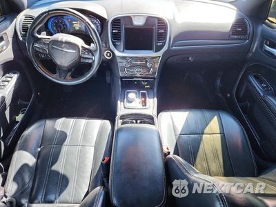 Zdjęcie 8 z 13 samochodu: 2016 CHRYSLER 300 S VIN:2C3CCABG9GH224320 - miniatura