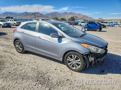 Czwarte zdjęcie samochodu z boku: 2013 HYUNDAI ELANTRA GT BASE VIN:KMHD35LE2DU096656 - miniatura