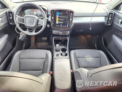 Zdjęcie 8 z 12 samochodu: 2020 VOLVO XC40 T5 MOMENTUM VIN:YV4162UK9L2251812 - miniatura