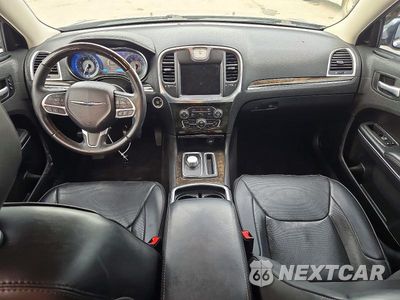 Zdjęcie 8 z 13 samochodu: 2017 CHRYSLER 300C VIN:2C3CCAEG2HH586454 - miniatura