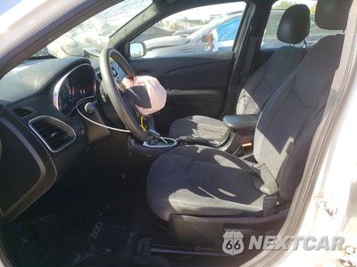 Zdjęcie 7 z 12 samochodu: 2012 CHRYSLER 200 LX VIN:1C3CCBAB2CN248990 - miniatura