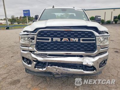 Piąte zdjęcie samochodu w środku: 2024 RAM 2500 BIG HORN VIN:3C6UR5DL0RG105971 - miniatura