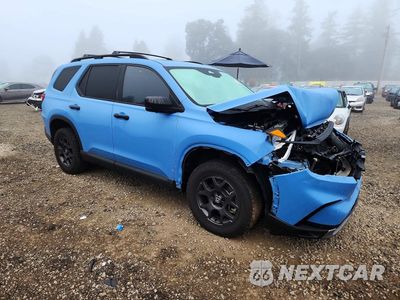 Czwarte zdjęcie samochodu z boku: 2023 HONDA PILOT TRAILSPORT VIN:5FNYG1H68PB027598 - miniatura