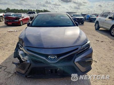 Piąte zdjęcie samochodu w środku: 2022 TOYOTA CAMRY HYBRID SE VIN:4T1G31AK2NU592069 - miniatura