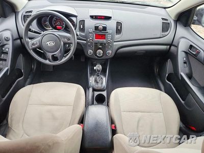 Zdjęcie 8 z 12 samochodu: 2012 KIA FORTE EX VIN:KNAFU4A22C5469682 - miniatura