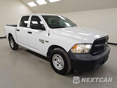 Czwarte zdjęcie samochodu z boku: 2019 RAM 1500 CLASSIC TRADESMAN VIN:1C6RR6KT0KS633488 - miniatura