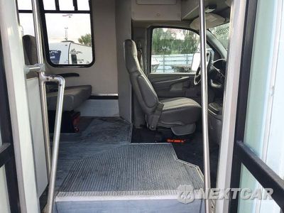 Zdjęcie 6 z 10 samochodu: 2005 CHEVROLET EXPRESS SHUTTLE BUS VIN:1GBJG31U151156900 - miniatura