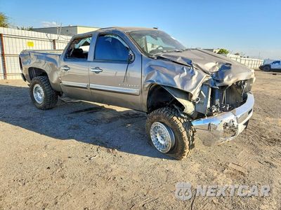Czwarte zdjęcie samochodu z boku: 2013 CHEVROLET SILVERADO K1500 LT VIN:3GCPKSE7XDG126846 - miniatura