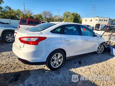 Trzecie zdjęcie samochodu z tyłu: 2012 FORD FOCUS SEL VIN:1FAHP3H26CL470368 - miniatura
