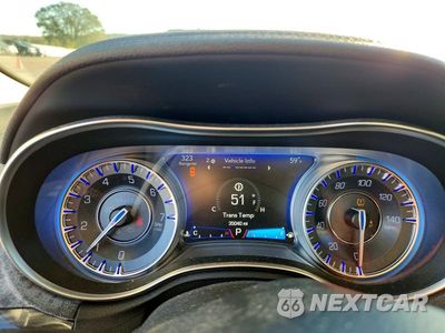 Zdjęcie 9 z 12 samochodu: 2018 CHRYSLER 300 TOURING VIN:2C3CCARG2JH282122 - miniatura