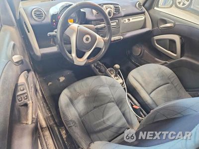 Zdjęcie 8 z 12 samochodu: 2011 SMART FORTWO PURE VIN:WMEEJ3BA7BK422656 - miniatura