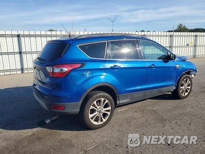Trzecie zdjęcie samochodu z tyłu: 2018 FORD ESCAPE SE VIN:1FMCU9GDXJUD42902 - miniatura