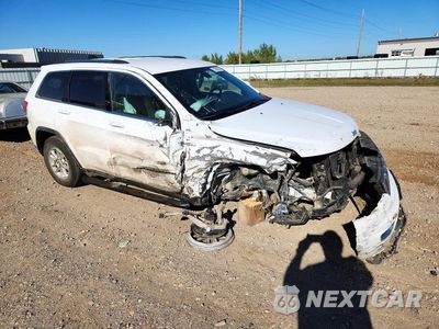 Czwarte zdjęcie samochodu z boku: 2018 JEEP GRAND CHEROKEE LAREDO VIN:1C4RJFAG3JC311019 - miniatura