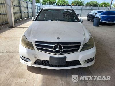 Piąte zdjęcie samochodu w środku: 2014 MERCEDES-BENZ C 250 VIN:WDDGF4HB5EA961372 - miniatura