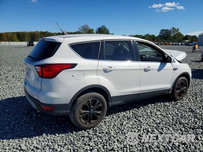 Trzecie zdjęcie samochodu z tyłu: 2019 FORD ESCAPE SE VIN:1FMCU9GD1KUB90445 - miniatura