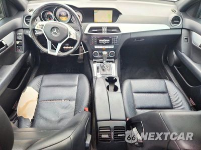 Zdjęcie 8 z 13 samochodu: 2012 MERCEDES-BENZ C 250 VIN:WDDGF4HB3CA653680 - miniatura