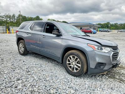 Czwarte zdjęcie samochodu z boku: 2018 CHEVROLET TRAVERSE LS VIN:1GNEVFKW4JJ202581 - miniatura