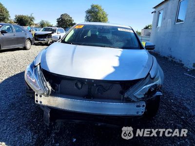 Piąte zdjęcie samochodu w środku: 2017 NISSAN ALTIMA 2.5 SL VIN:1N4AL3AP8HC184550 - miniatura