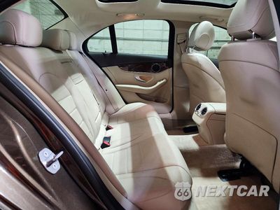 Zdjęcie 10 z 12 samochodu: 2017 MERCEDES-BENZ C 300 4MATIC VIN:55SWF4KB8HU193797 - miniatura