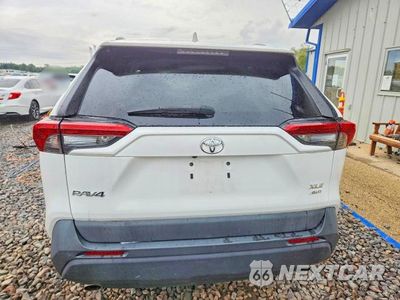 Zdjęcie 6 z 14 samochodu: 2020 TOYOTA RAV4 XLE VIN:2T3P1RFV1LC091722 - miniatura