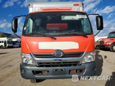 Piąte zdjęcie samochodu w środku: 2017 HINO 195 BOX TRUCK VIN:JHHSDM2H3HK005844 - miniatura