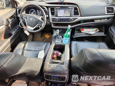 Zdjęcie 8 z 13 samochodu: 2019 TOYOTA HIGHLANDER XLE VIN:5TDJZRFH1KS614731 - miniatura