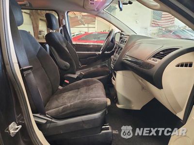 Zdjęcie 7 z 14 samochodu: 2014 DODGE GRAND CARAVAN SE VIN:2C4RDGBGXER306649 - miniatura