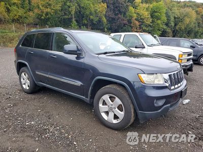 Czwarte zdjęcie samochodu z boku: 2013 JEEP GRAND CHEROKEE LAREDO VIN:1C4RJFAT2DC529941 - miniatura
