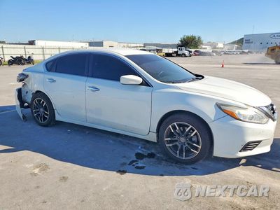 Czwarte zdjęcie samochodu z boku: 2018 NISSAN ALTIMA 2.5 S VIN:1N4AL3AP9JC211101 - miniatura