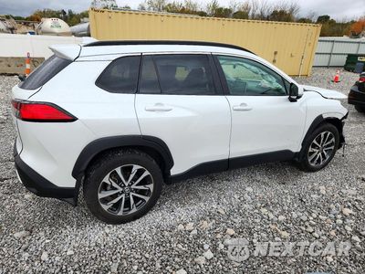 Trzecie zdjęcie samochodu z tyłu: 2022 TOYOTA COROLLA CROSS XLE VIN:7MUDAABG6NV037000 - miniatura