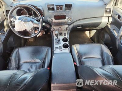 Zdjęcie 8 z 13 samochodu: 2011 TOYOTA HIGHLANDER SE VIN:5TDBK3EH0BS041781 - miniatura