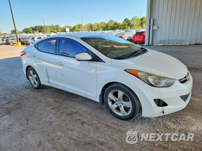 Czwarte zdjęcie samochodu z boku: 2013 HYUNDAI ELANTRA GLS VIN:5NPDH4AE1DH314731 - miniatura
