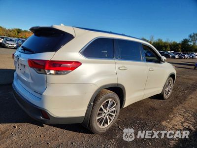 Trzecie zdjęcie samochodu z tyłu: 2018 TOYOTA HIGHLANDER XLE VIN:5TDJZRFH5JS864343 - miniatura