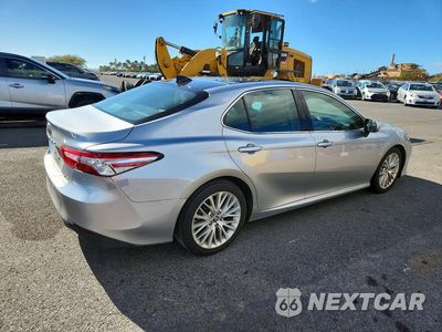 Trzecie zdjęcie samochodu z tyłu: 2018 TOYOTA CAMRY L VIN:4T1B11HK8JU119650 - miniatura