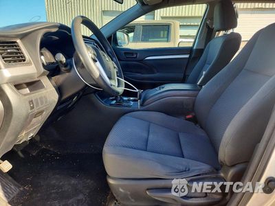 Zdjęcie 7 z 12 samochodu: 2016 TOYOTA HIGHLANDER LE VIN:5TDBKRFH2GS286722 - miniatura