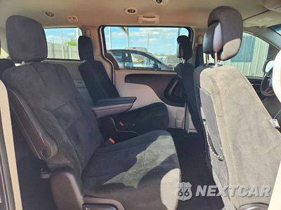 Zdjęcie 11 z 13 samochodu: 2016 DODGE GRAND CARAVAN SE VIN:2C4RDGBGXGR130267 - miniatura