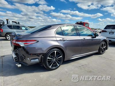 Trzecie zdjęcie samochodu z tyłu: 2018 TOYOTA CAMRY XSE VIN:4T1B61HK6JU136903 - miniatura
