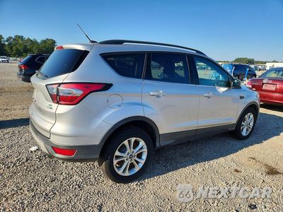 Trzecie zdjęcie samochodu z tyłu: 2018 FORD ESCAPE SE VIN:1FMCU9GD9JUA11762 - miniatura
