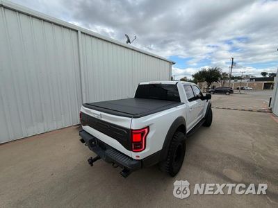 Czwarte zdjęcie samochodu z boku: 2018 FORD F150 RAPTOR VIN:1FTFW1RG0JFA71583 - miniatura
