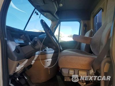 Zdjęcie 7 z 13 samochodu: 2017 FREIGHTLINER CASCADIA TOTER TRUCK VIN:1FVAGDBG7HLJE1482 - miniatura