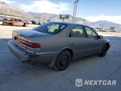 Trzecie zdjęcie samochodu z tyłu: 1998 TOYOTA CAMRY LE VIN:4T1BG28K1WU206740 - miniatura