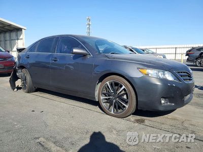Czwarte zdjęcie samochodu z boku: 2010 TOYOTA CAMRY LE VIN:4T1BF3EK0AU044007 - miniatura