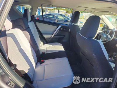 Zdjęcie 10 z 12 samochodu: 2018 TOYOTA RAV4 XLE VIN:JTMRFREV1JJ175285 - miniatura