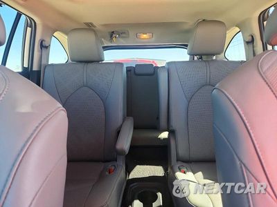 Zdjęcie 10 z 14 samochodu: 2025 TOYOTA HIGHLANDER HYBRID PLATINUM VIN:5TDEBRCH7SS673650 - miniatura