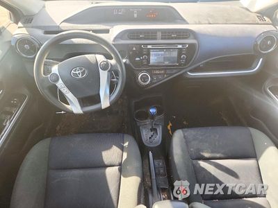 Zdjęcie 8 z 12 samochodu: 2016 TOYOTA PRIUS C TWO VIN:JTDKDTB34G1133418 - miniatura